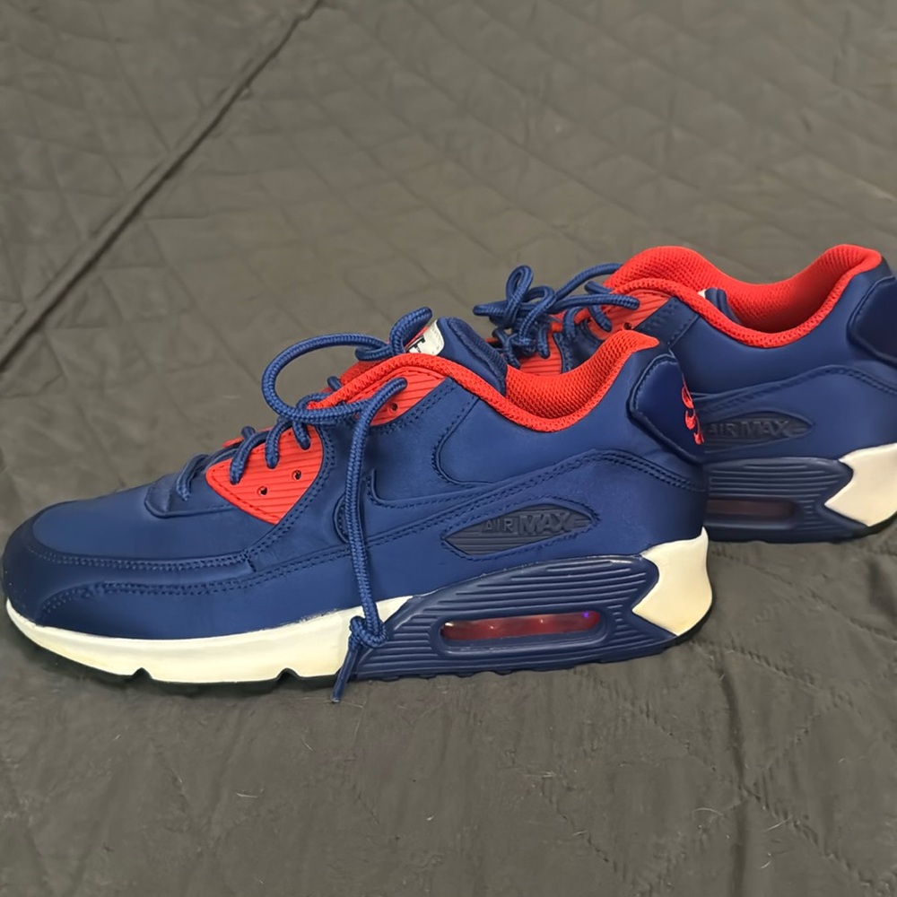 Men’s Nike Air Max 90 in Royal Blue and Orange in Size 8.5